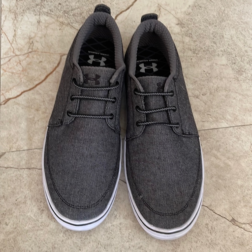 New Under Armor shoes. Size 10 mens.